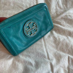AUTHENTIC TORY BURCH AQUA (TURQUOISE) ZIP AROUND WALLET